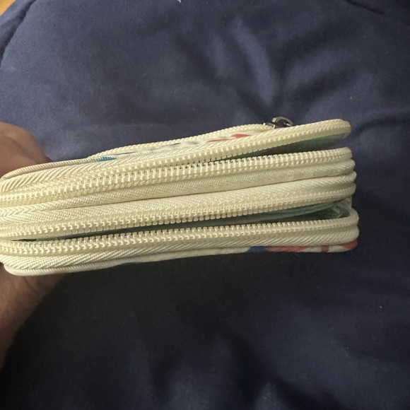 Wallet brand lug to protect your charge cards - Picture 15 of 15